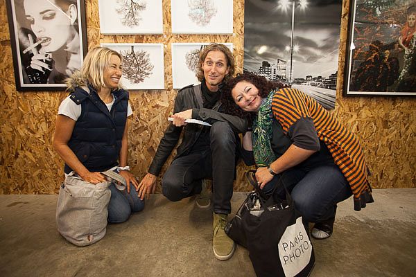 Foto-Enthusiasten: Mit Unterwasser Fotografin Maya Almeida (li.) und Galeristin Laura Noble (re.)