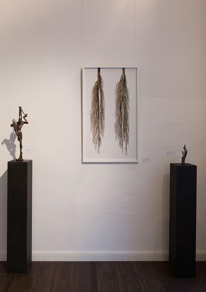 Tree Crowns im Zusammenspel mit den Plastiken von Tim David Trillsam