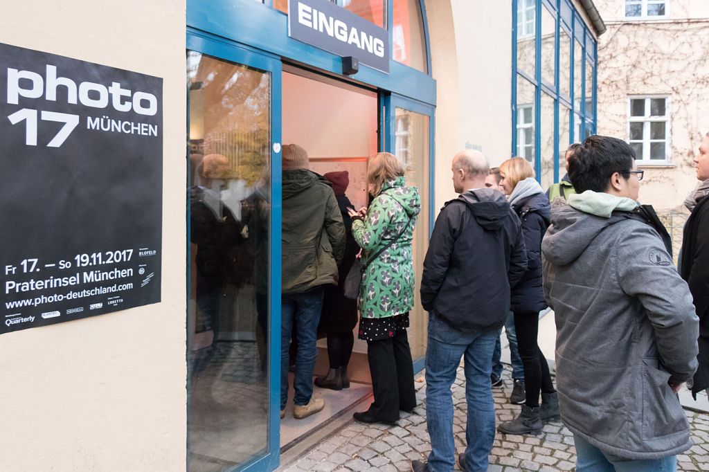 Am Sonntag wurde es voll: Warteschlange am Eingang